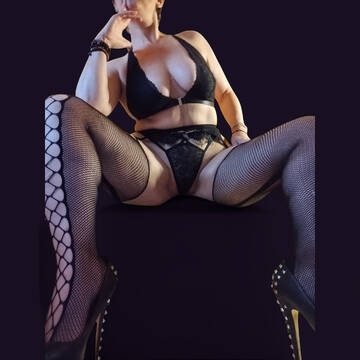 Public Photo of Deva_heels